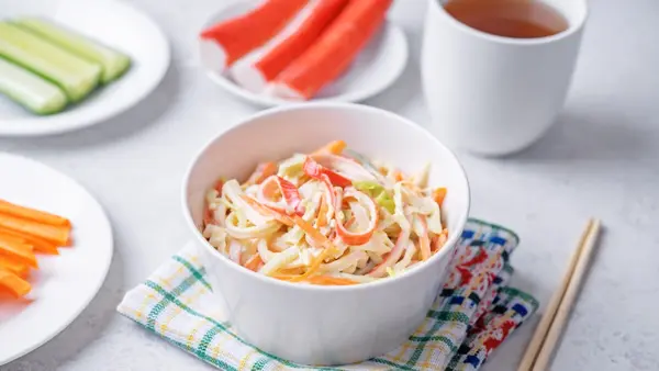 「野菜たっぷりでも腹回りが増える？」冷蔵庫の定番「カニカマサラダ」の落とし穴