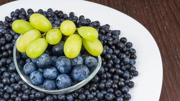 Myrtilles et raisin : ce composé pourrait-il freiner l’accumulation de graisse dans les muscles ? 