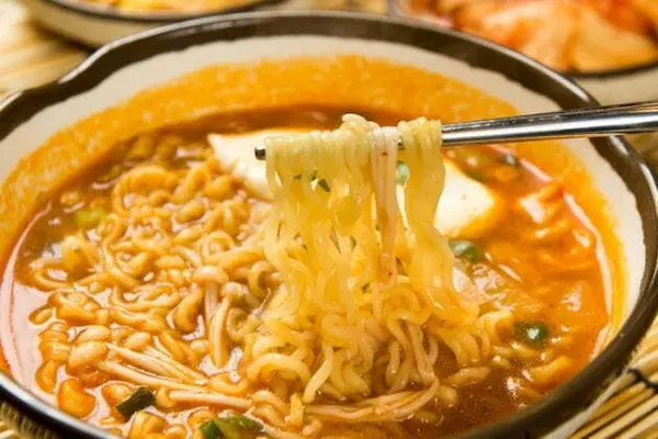 No solo arroz en el ramen, sino incluso pan de postre… ¿un gran cambio en el pico de glucosa?