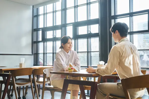 “Mối giới thiệu phù hợp” vs “Cuộc gặp gỡ tự nhiên”… Cặp vợ chồng sống tốt hơn là ai?