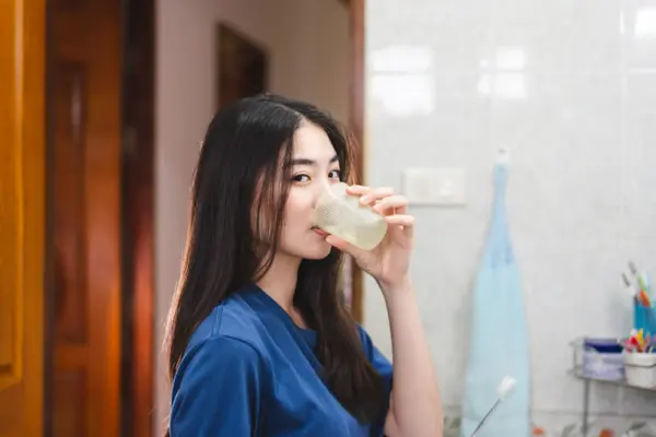 Cách sử dụng nước súc miệng: Sử dụng quá thường xuyên có thể làm nặng mùi miệng