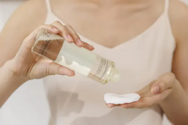 Toner, essuyer ou appliquer ?... Il existe une méthode d'utilisation qui convient parfaitement à ma peau !