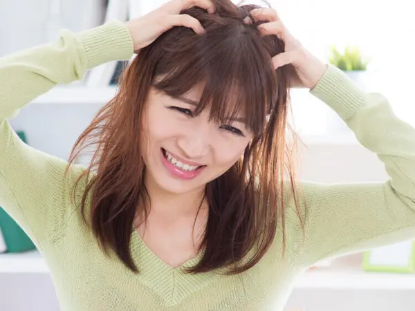 “Apakah merasa tidak nyaman jika tidak mencuci rambut sehari?”… Jangan lewatkan ‘sinyal’ dari kulit kepala