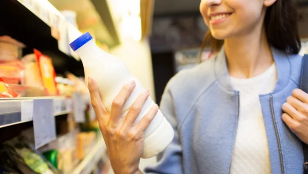 « Je pensais que c'était tous du lait » Avez-vous vérifié ‘cela’ dans le lait du réfrigérateur ?