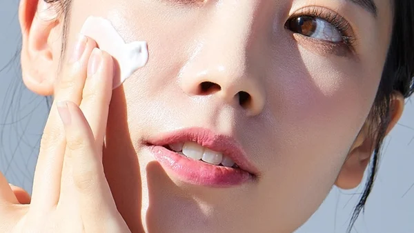 Wrap Your Face? The Surprising No-Cost Skincare Trick Dermatologists Recommend