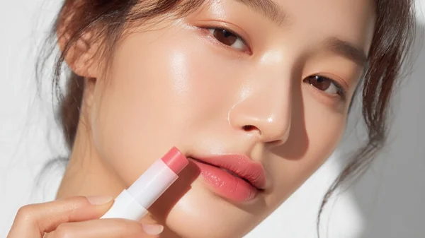 5 Summer Lip Makeup Mistakes That Cause Your Color to Vanish Fast