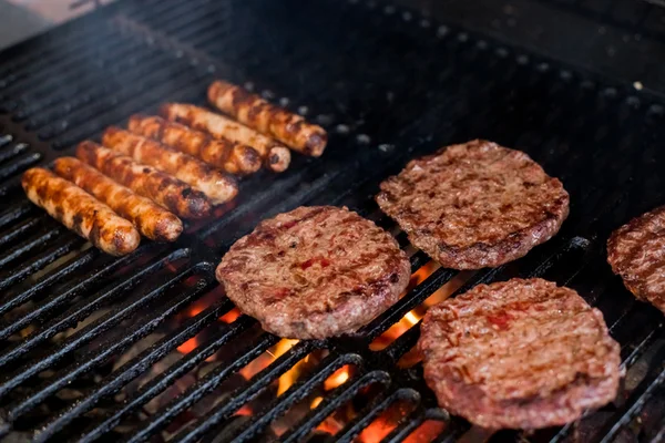 Ăn đều đặn các loại hạt, cá thu, dầu tía tô: Mạch máu ở tuổi trung niên và giai đoạn mãn kinh thay đổi ra sao?