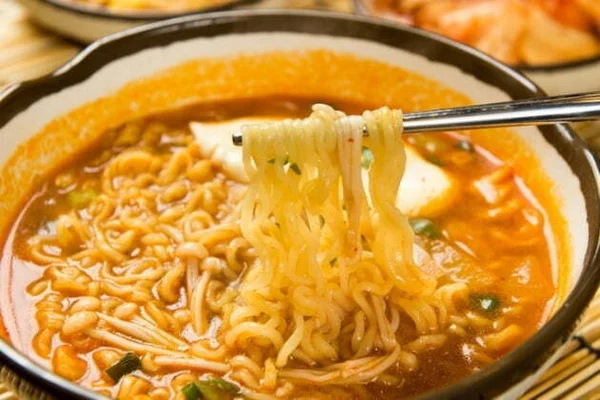 J'ai mangé du pain en dessert au lieu de riz avec des ramen... Y a-t-il un grand changement dans le pic de glycémie ?