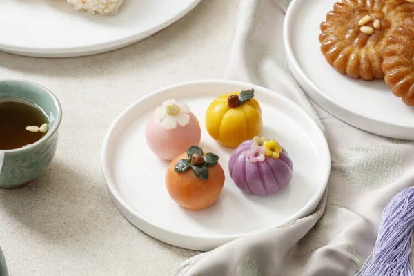 “¿Por qué el tteok y el yakgwa son tan populares?”... La razón por la que los de 2030 hacen fila por los ‘postres halmaenial’