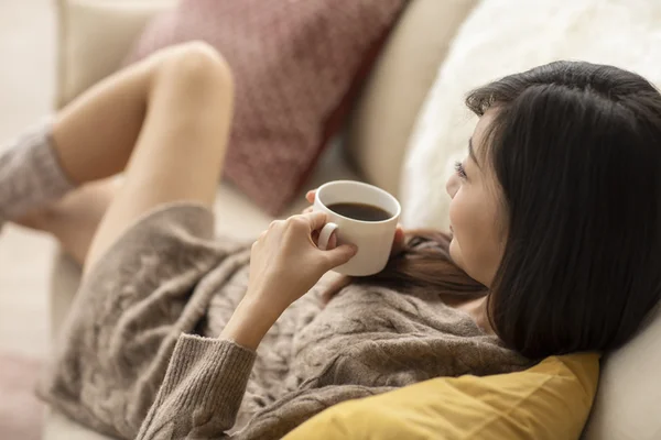 « Pensées sur le café, y a-t-il vraiment quelque chose à changer ? »... Après avoir examiné trois articles récents