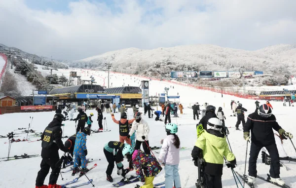 Cẩn thận với 'Hội chứng tim nghỉ lễ' khi tham gia hoạt động ngoài trời vào mùa đông lạnh!