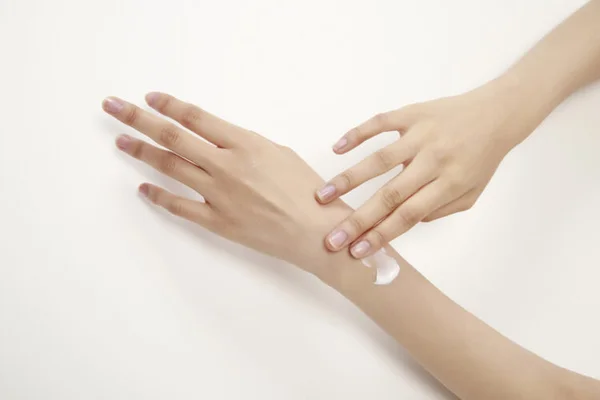 “Bộ phận nào trên cơ thể lộ tuổi sớm nhất?”… Bí quyết để trở lại làn da mịn màng?