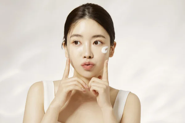 “When Did I Buy This Lipstick?”: Why Old Makeup Is Toxic for Your Skin