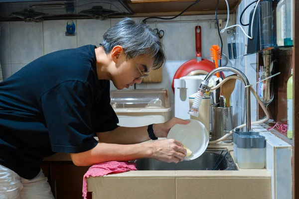 805万の「一人暮らし」世帯時代...キッチン管理、少しでも間違えると健康を害する？