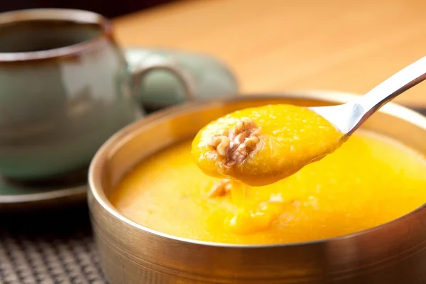 “Trong thời tiết lạnh, một bát cháo bí đỏ ấm áp... dễ chịu và ngon miệng”