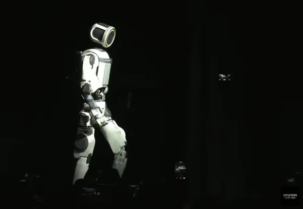 Tại sao mông người lại to?…Robot hình người đặt ra câu hỏi ‘một lần nữa’