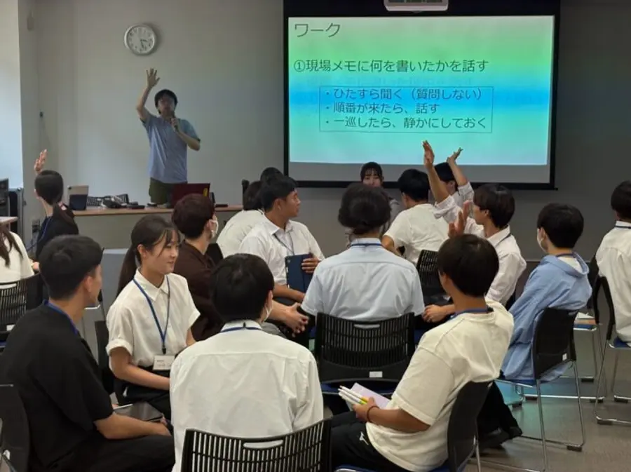 Students participate in a discussion at the Tottori University–Jichi Medical University "Trinos Seminar" held in August. Established in 1972 to train community physicians, Jichi Medical University requires graduates to serve in regional areas. Its specialized admissions track links scholarships to hometown service, emphasizing hands-on training where students live and learn alongside local residents to foster a commitment to community medicine. Photo: Cheon Ok-hyun